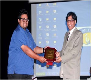 Prof. Y.P.Singh, Director, ASAP giving Memento to Ar. Sudhanshu D R Mandlik